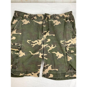 Men’s St. John’s Bay Cargo Shorts Size 40 Green Camouflage Utility Outdoor EUC